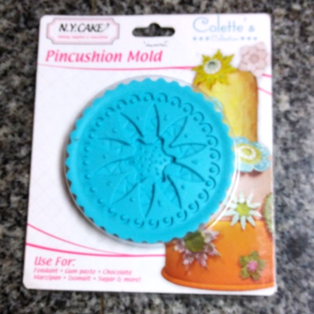 Pincushion mold for fondant or chocolate